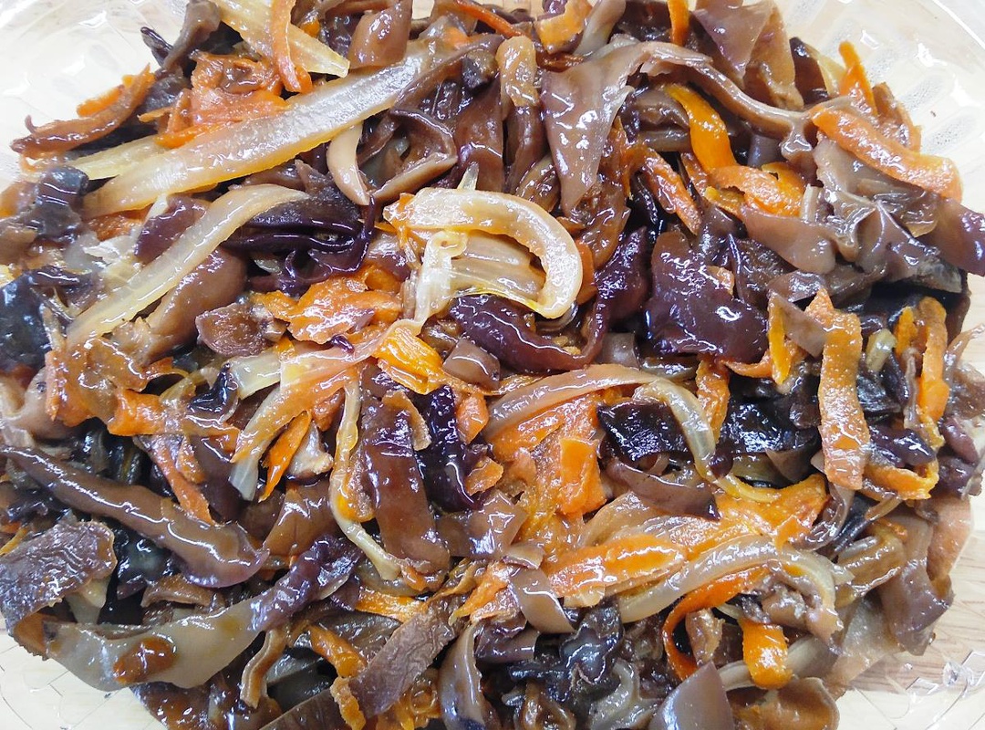 Салат с жареными грибами, пошаговый рецепт на ккал, фото, ингредиенты - mashutka