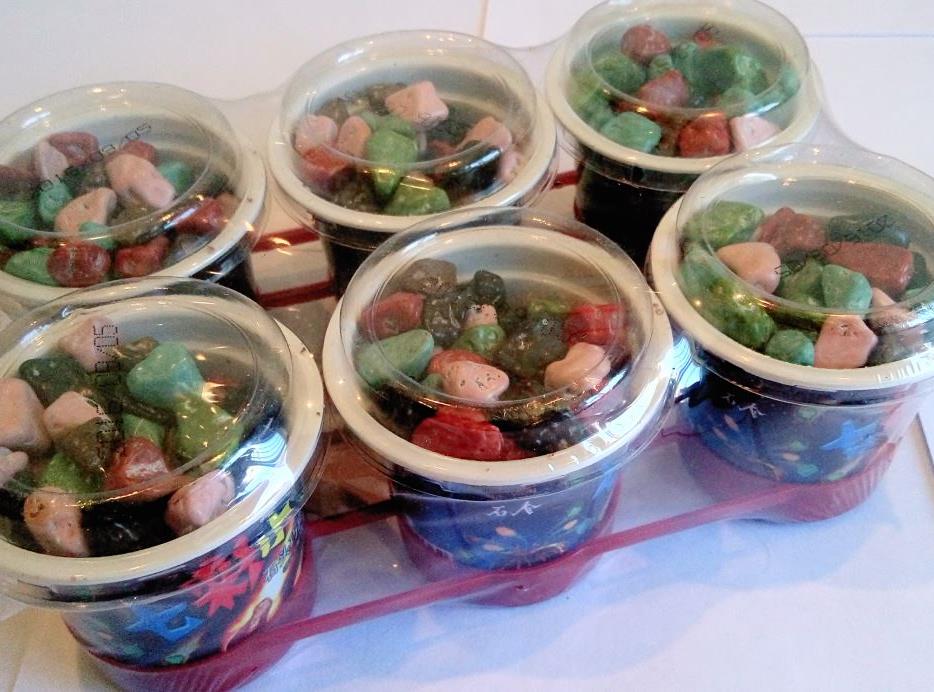 Конфеты Камешки шоколадные в глазури SHI CHUN (баночка) 300 г (6 шт. х 50 г)