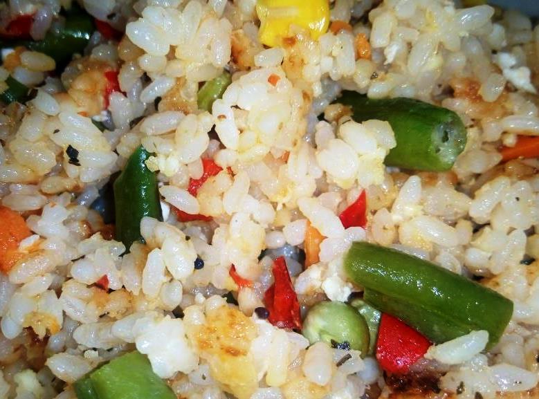 Рис отварной обжаренный с яйцом и овощами 500 г